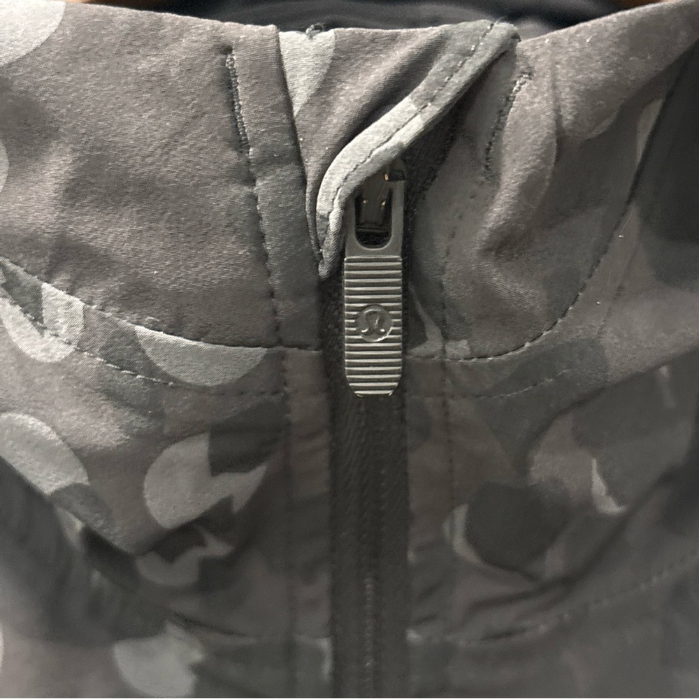 Lululemon Women’s Packable Water Repellent Jacket Size 4 Primal Dot Max Black - Picture 5 of 10
